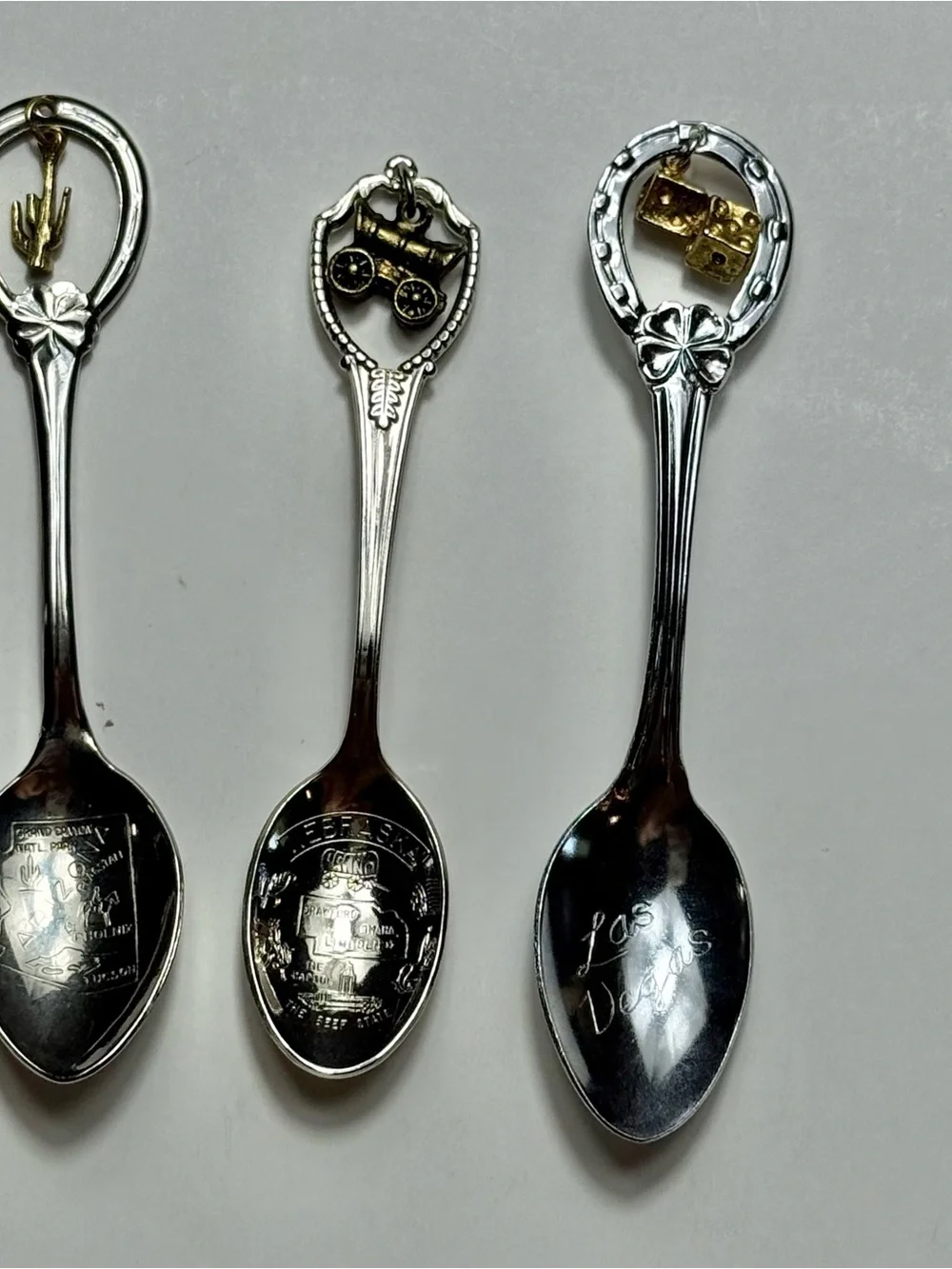 Lot of 12 Souvenir Vintage Collector Spoons With Wooden Rack Paris Italy Mexico